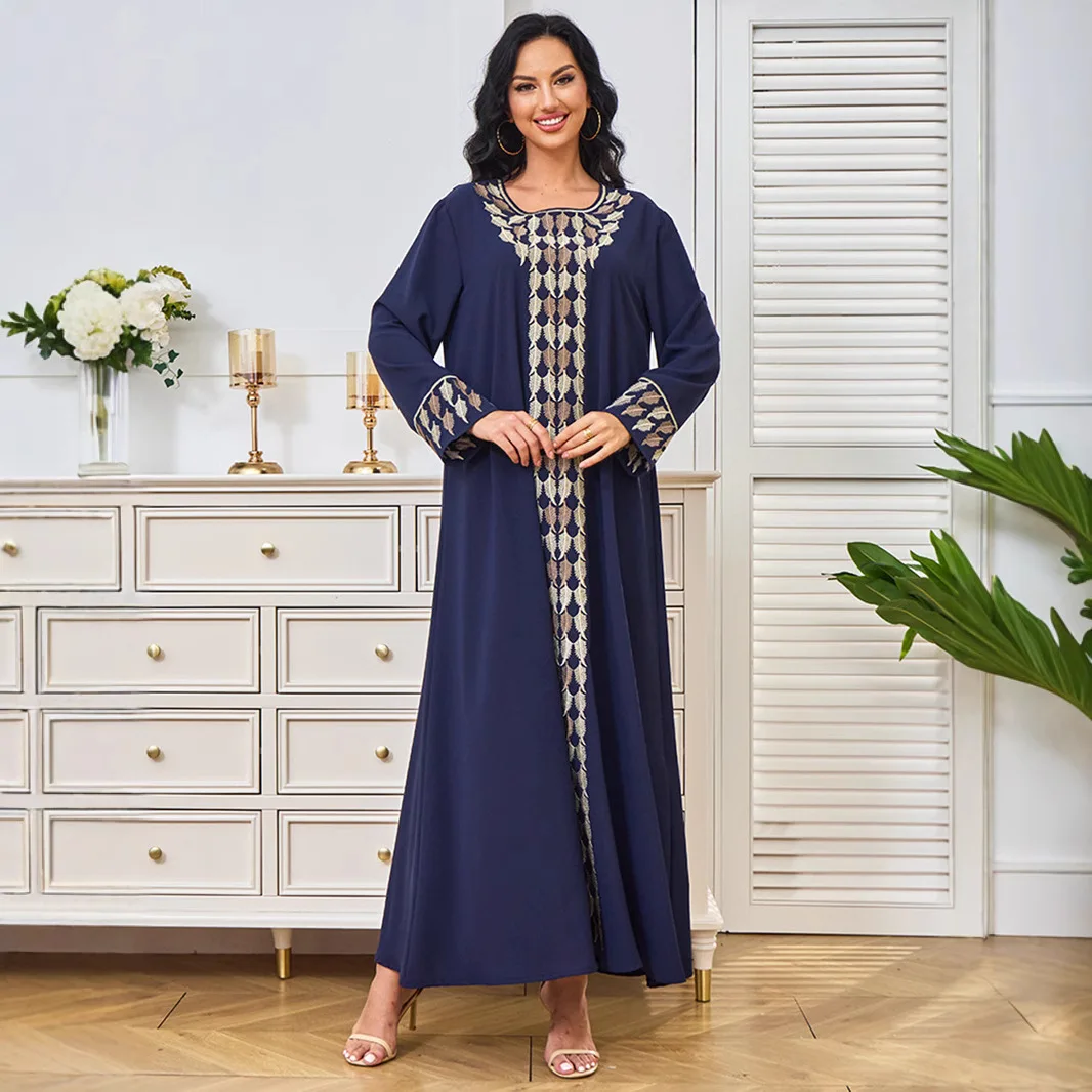 

Middle East women's clothing new Muslim robe women's long skirt fashion embroidered dress Dubai simple temperament elegant vacat