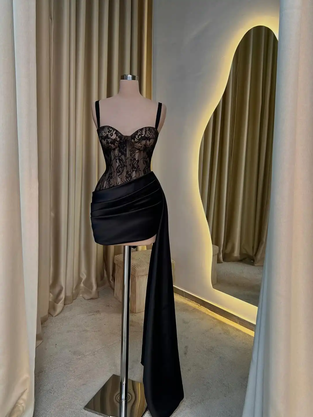 تصميم جديد مثير السباغيتي الأشرطة الوهم مشد التطريز مساء اللباس مطوي الشريط أنيقة البسيطة حفلة موسيقية اللباس الرسمي