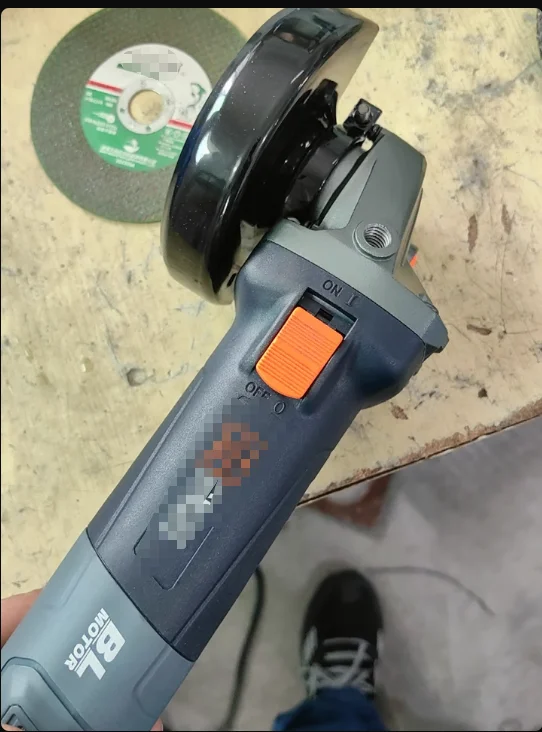 

Модернизированная модель 125, боковой переключатель, шестискоростная регулируемая бесщеточная угловая шлифовальная машина 1550 Вт