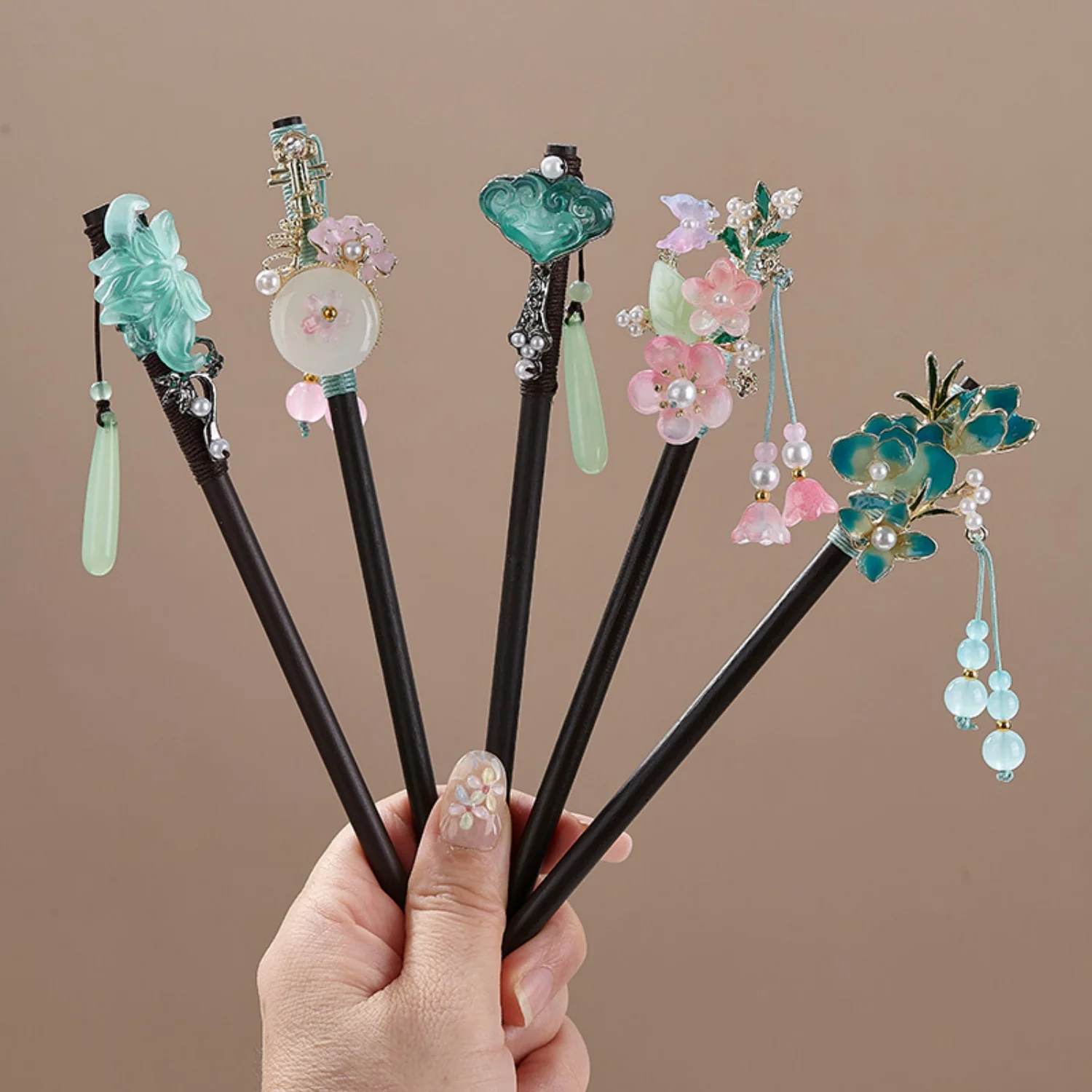 Vintage Flower Hairpin For Women Elegant Wooden Floral Hair Stick Light Luxury Hanfu Dress Headwear Jewelry Hair Accessories