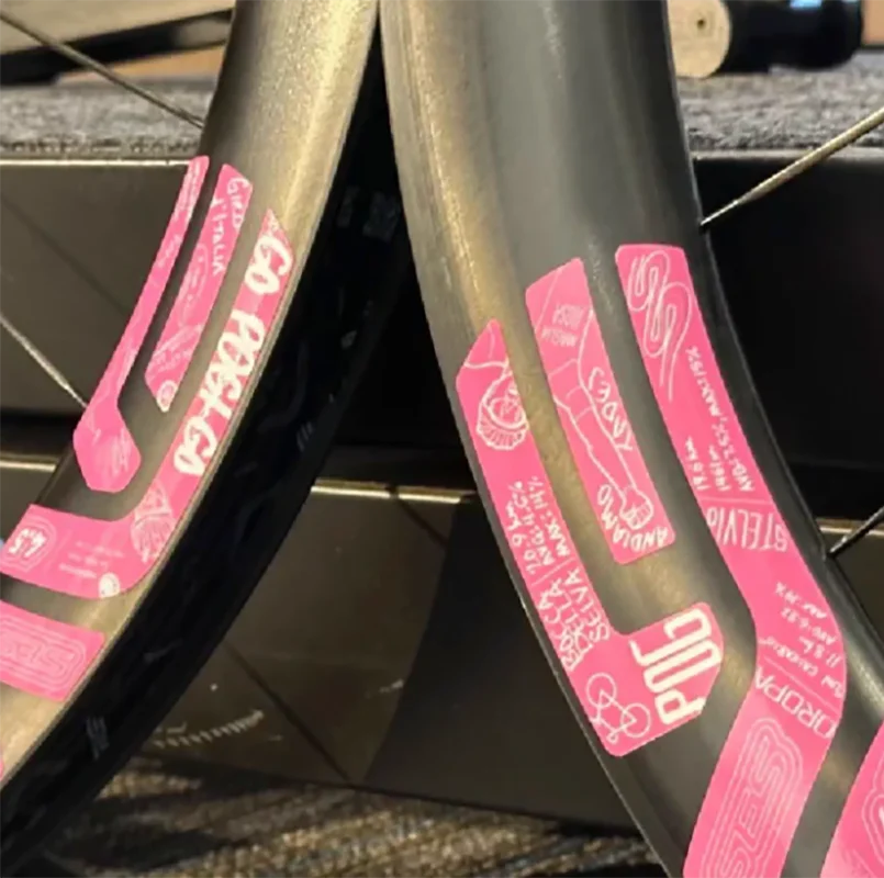 

Width 30mm/36mm Gravel Carbon Disc Road Bike Clincher Wheelset 45/50mm Pink Custom Graffiti Stickers 60T Center Lock Bike