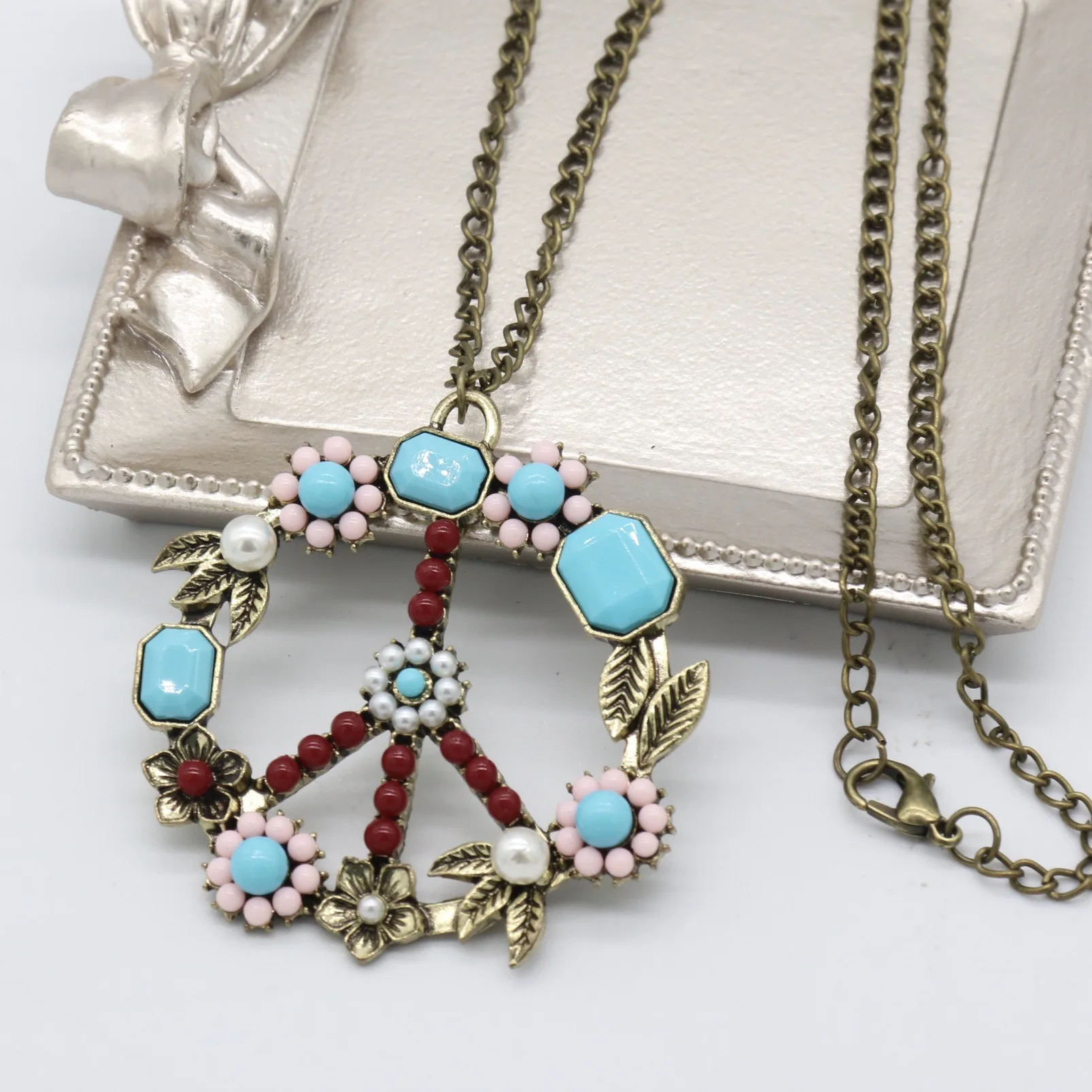 Retro Peace Flower Long Necklace Anti War Floral Charm Minimalist Style Titanium Steel Chain Lightweight Sweater Gift