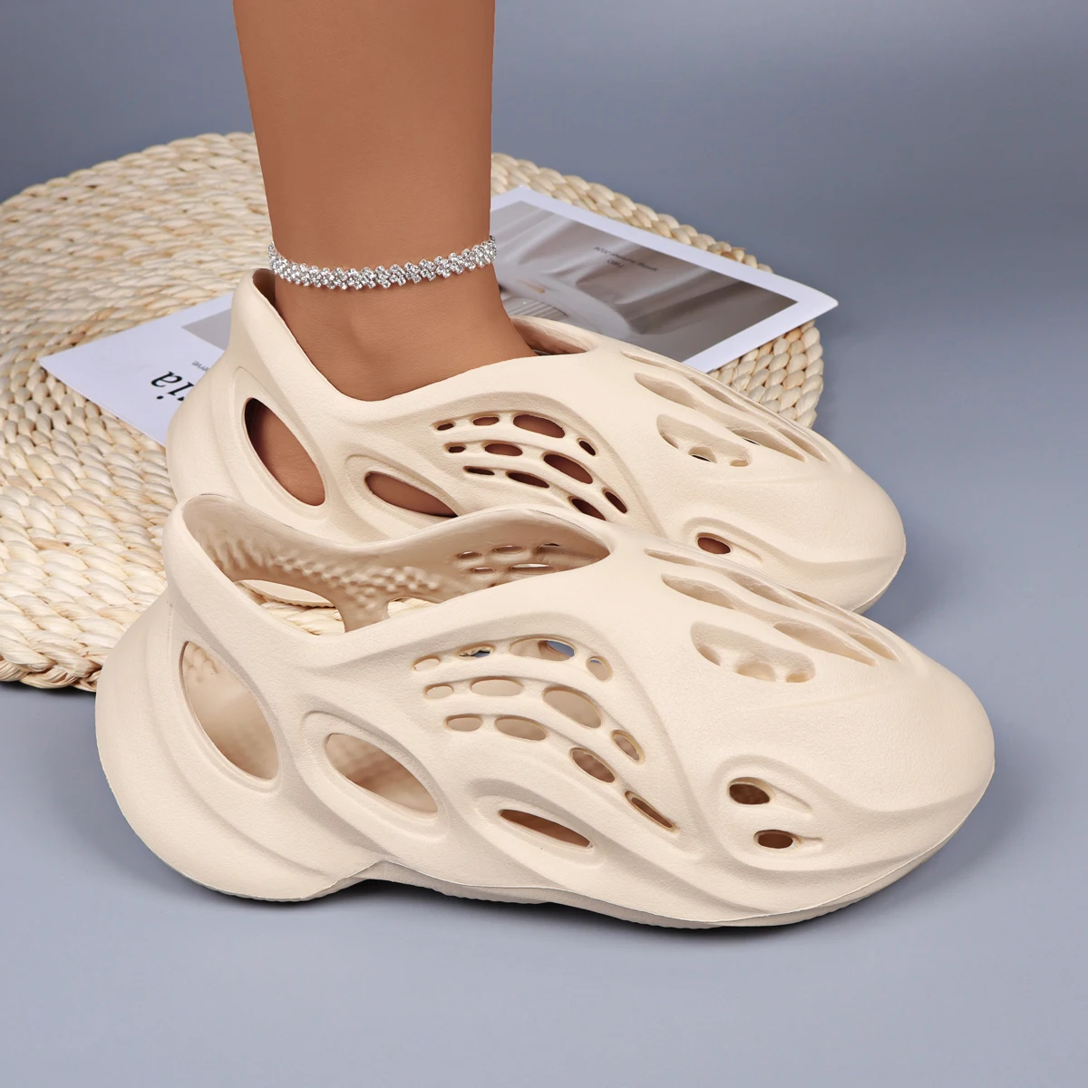 Flache Damen-Sandalen, Designer-Schuhe, Luxusmarken-Sandalen, EVA, atmungsaktiv, weiche Sohle, rutschfest, bequem, Sommer-Strand-Sandalen