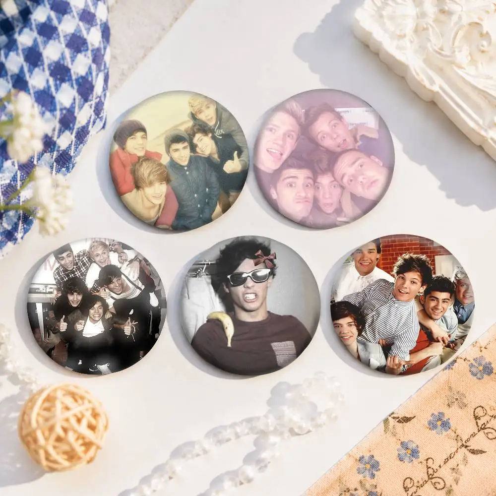 A-O-One D-Direction Pins, Cartoon Brooches, Badge Gifts, Clothing, Backpacks, Stationery, Accessories