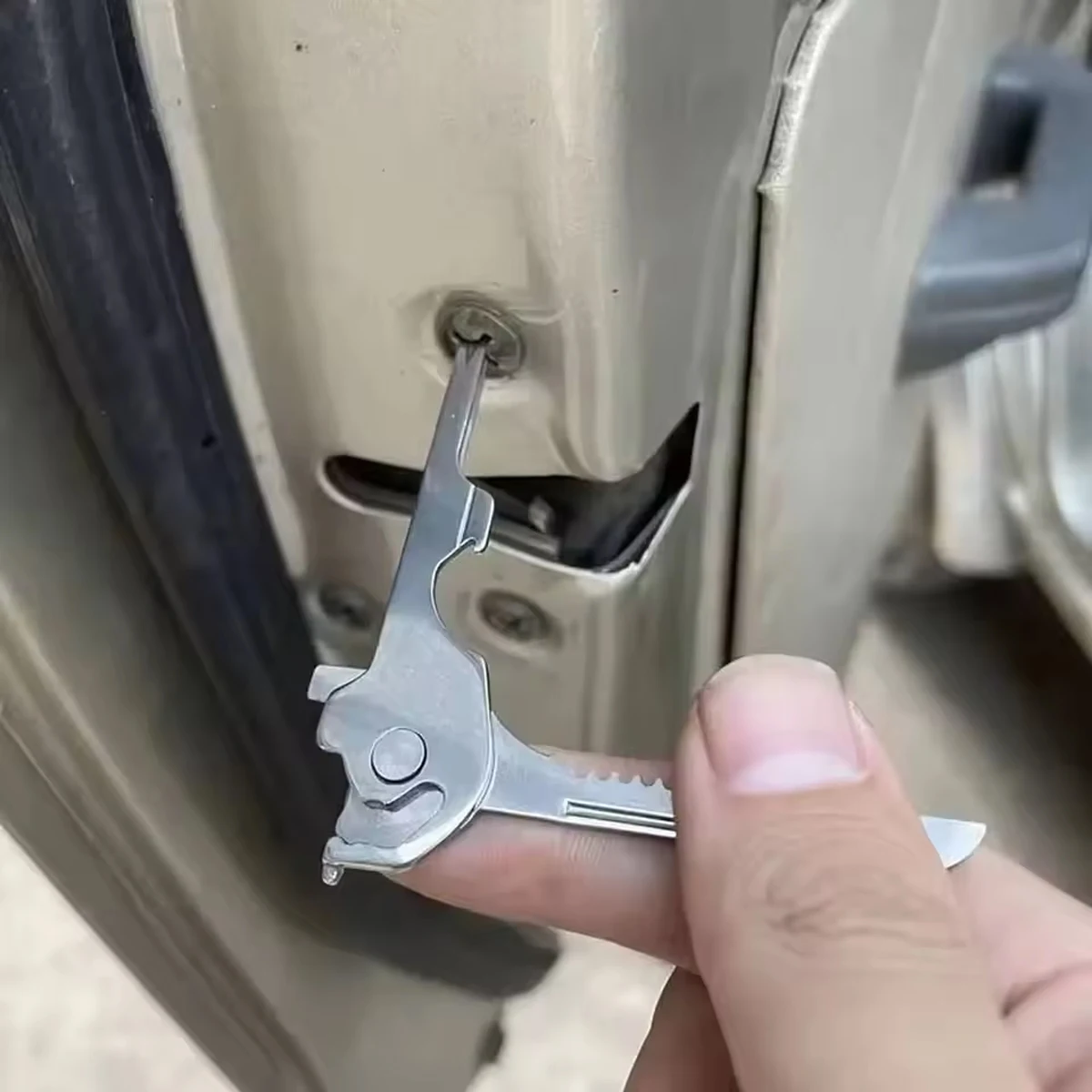 العالمي 6 في 1 فائدة مفتاح الشكل أداة متعددة الوظائف مفك جيب متعدد الاستخدام والعتاد فائدة أداة خارجية أداة اليد #2