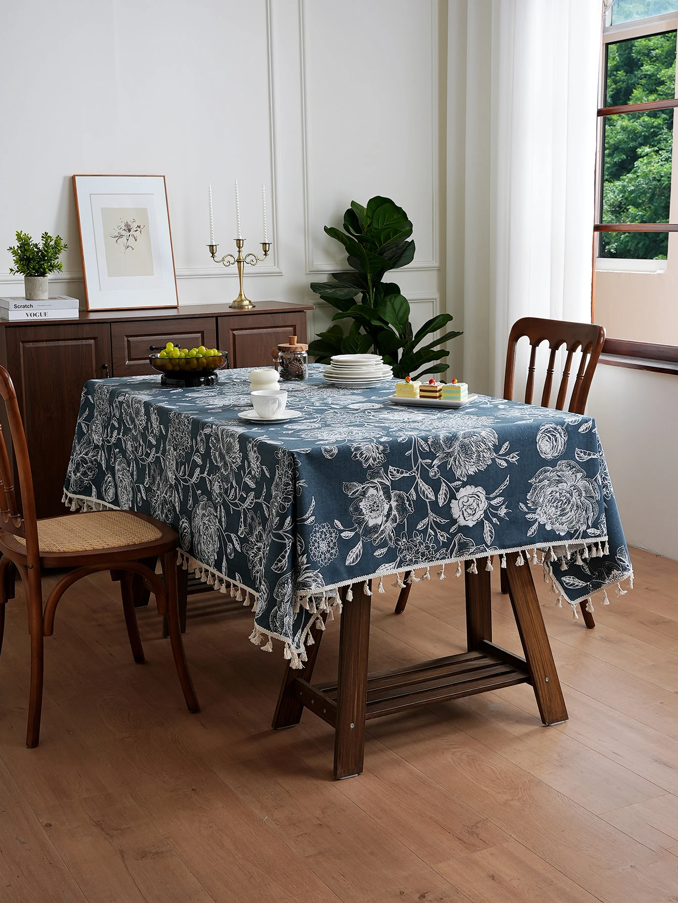 Elegant European Style Dining Tablecloth with Tassel for Living Room Kitchen Non-Slip Beautiful Luxury Floor Mat for Table