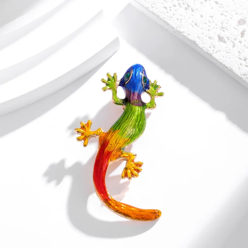 Colorful oil dripping chameleon brooch, retro creative gecko simulation, anti glare safety pin, buckle, clothing accessories