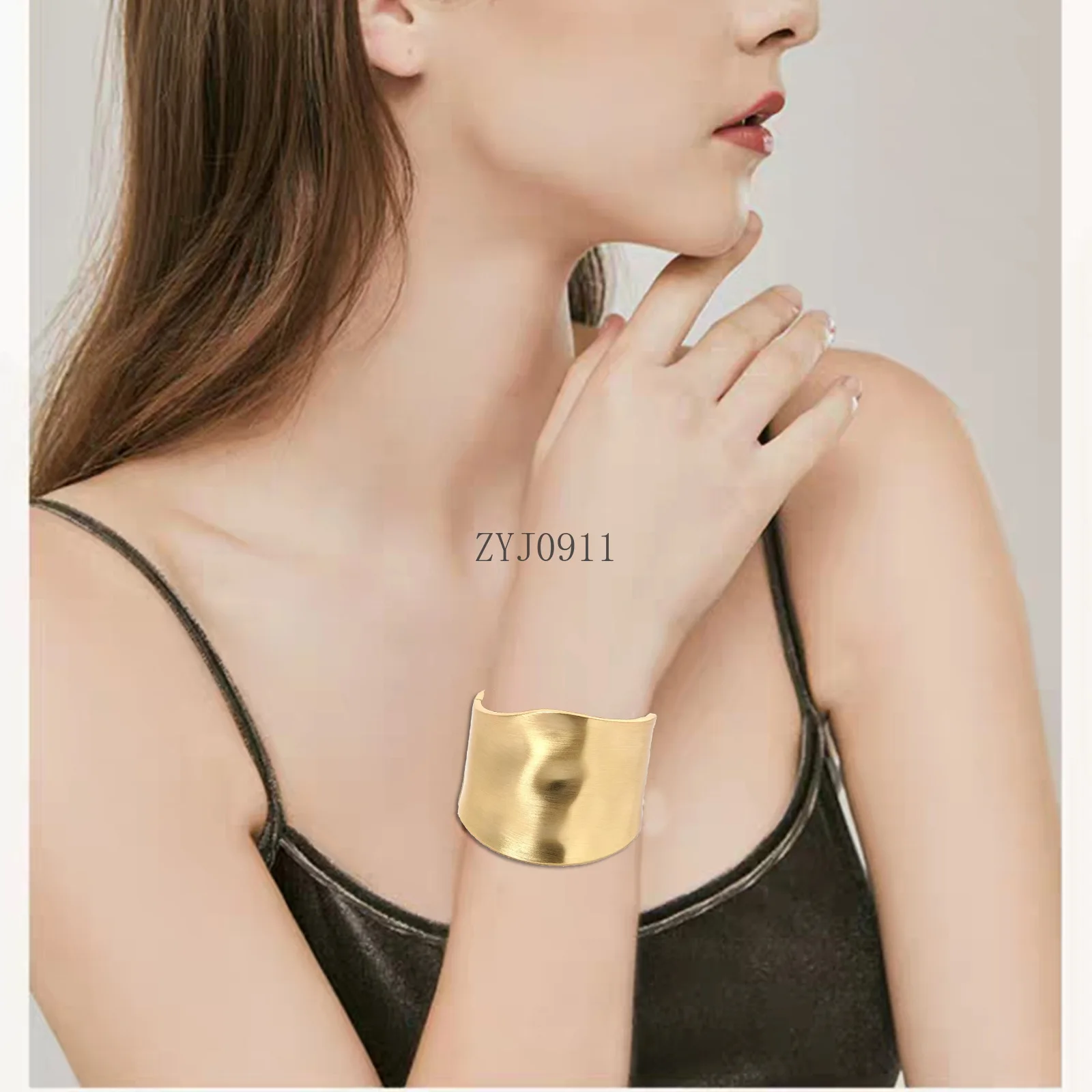 Y  European and American gold wide edged glossy non fading electroplated exaggerated female hand opening bracelet