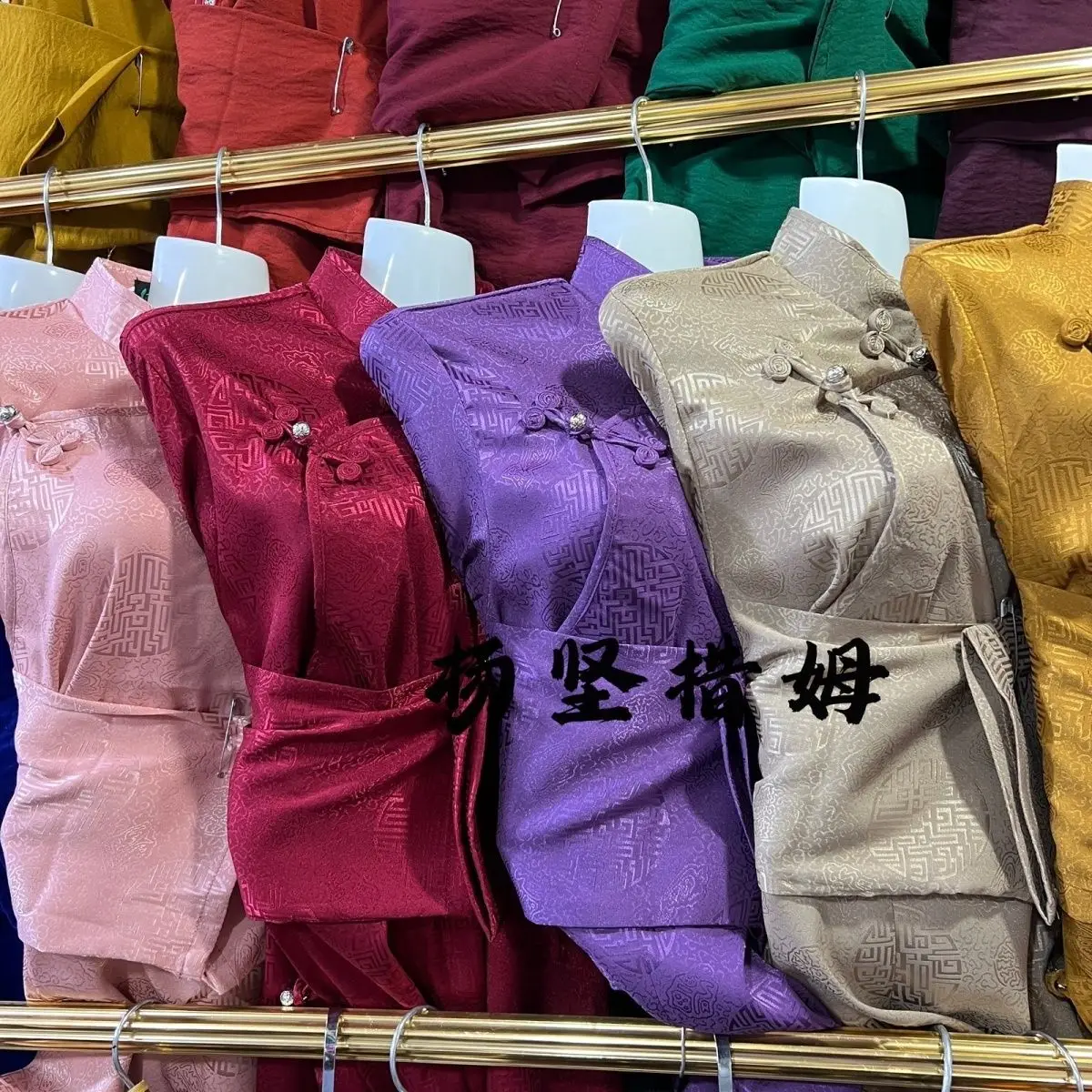 Damska nowa koszula z tibetskim motywem, uniwersalna, z kwasu octowego, w jednolitym kolorze.