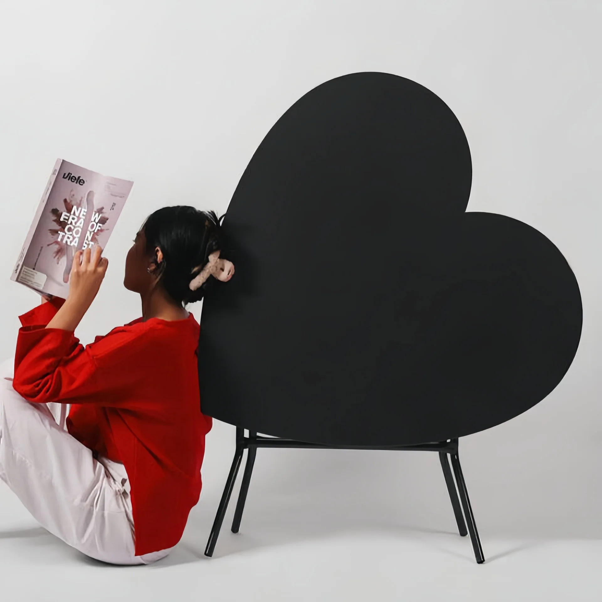 Internet celebrity cafe, wrought iron folding tables and chairs, creative petals, negotiation table and chair combination