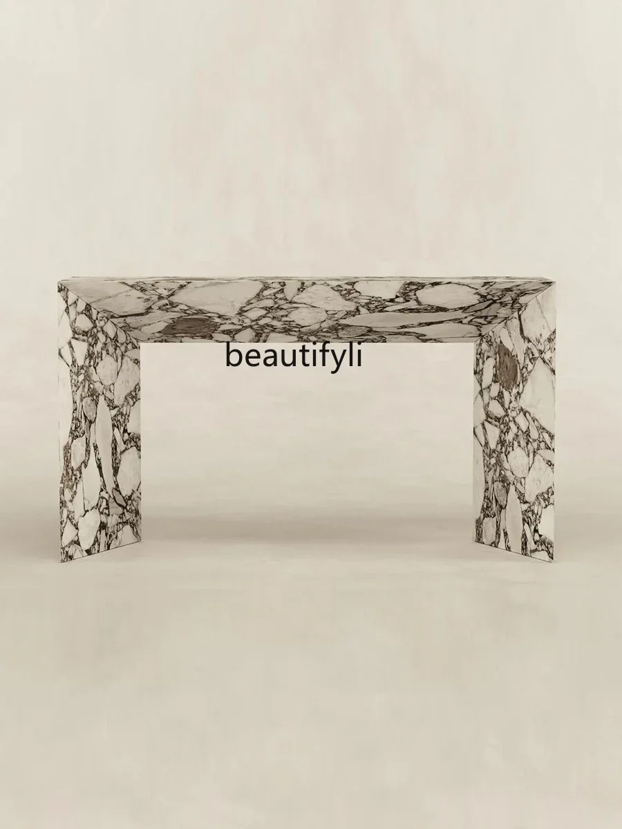 طاولات وحدة تحكم منزلية فاخرة من الرخام الطبيعي على الطراز الإيطالي، وحدة تحكم جدارية بسيطة، غرفة معيشة حديثة وبسيطة