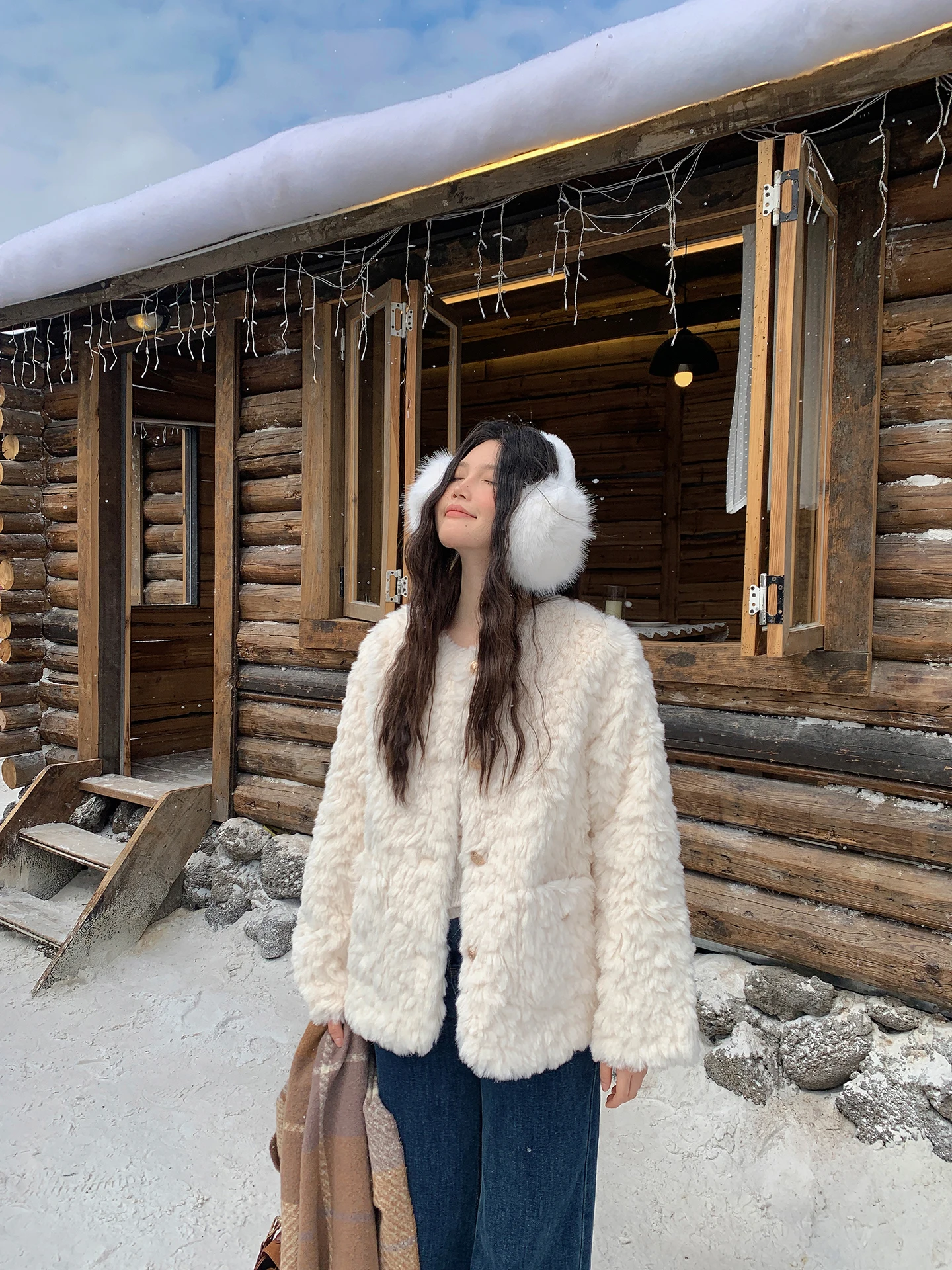 Jaqueta Feminina Masalady Studio de Couro e Pele Integrados, Branca, Quente, Sensação de Luxo, Caimento Solto, Manga Longa, Gola Redonda