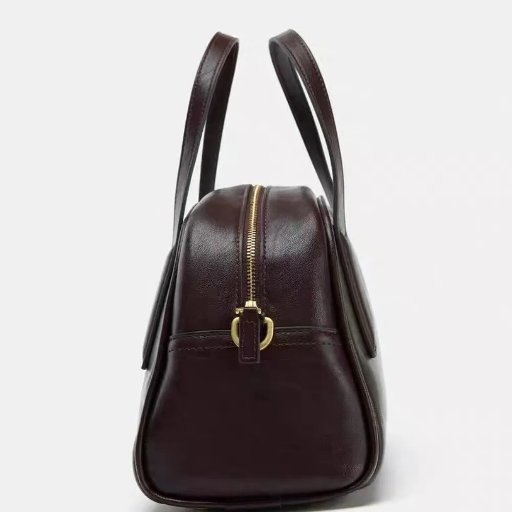 おしゃれな都会風シンプルスタイル レディースショルダーバッグ 2026年トレンド ハンドバッグ 軽量 高級感 テクスチャ クロスボディ ピローバッグ 新作