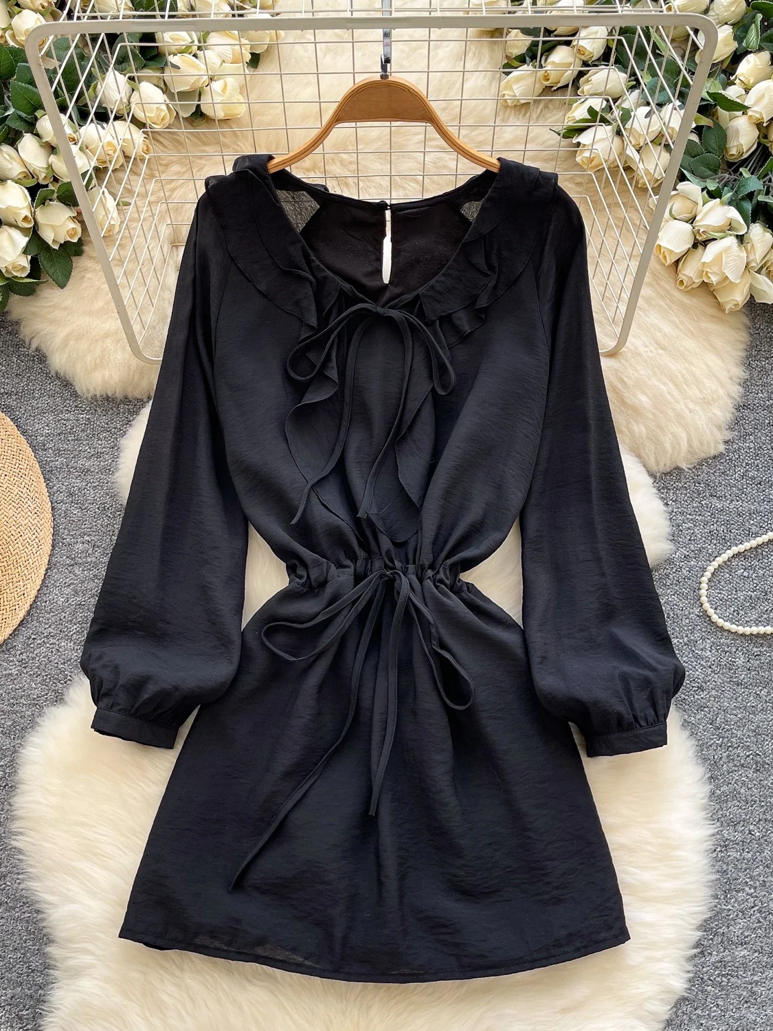 เอเล เอ-ไลน์ เดร์ ชุดเดรสผู้หญิงทรงเอ ผ้าลูกไม้ลายดอกไม้ แต่งเข็มขัด ช่วยพรางหุ่น เอวสูง แขนยาว เหมาะสำหรับใส่ไปทำงานหรือใส่เที่ยวช่วงฤดูร้อน