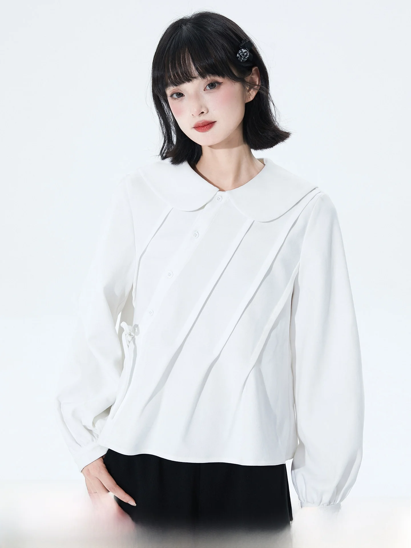

Asymmetric Pleated Doll Collar Lantern Sleeve White Shirt Women Spring Cloud Shadow Slant Shirt Sweet Style Loose Fit Long Sl...
