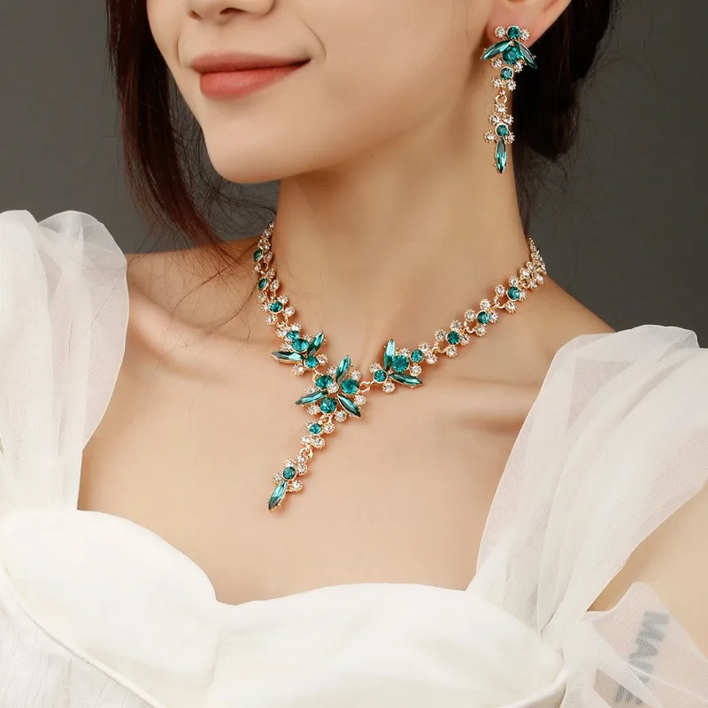

Luxury, Fashionable High-end Crystal 2-piece for Women Rhinestone Pendant Necklace Earrings Bridal Jewelry Set Wedding Gift