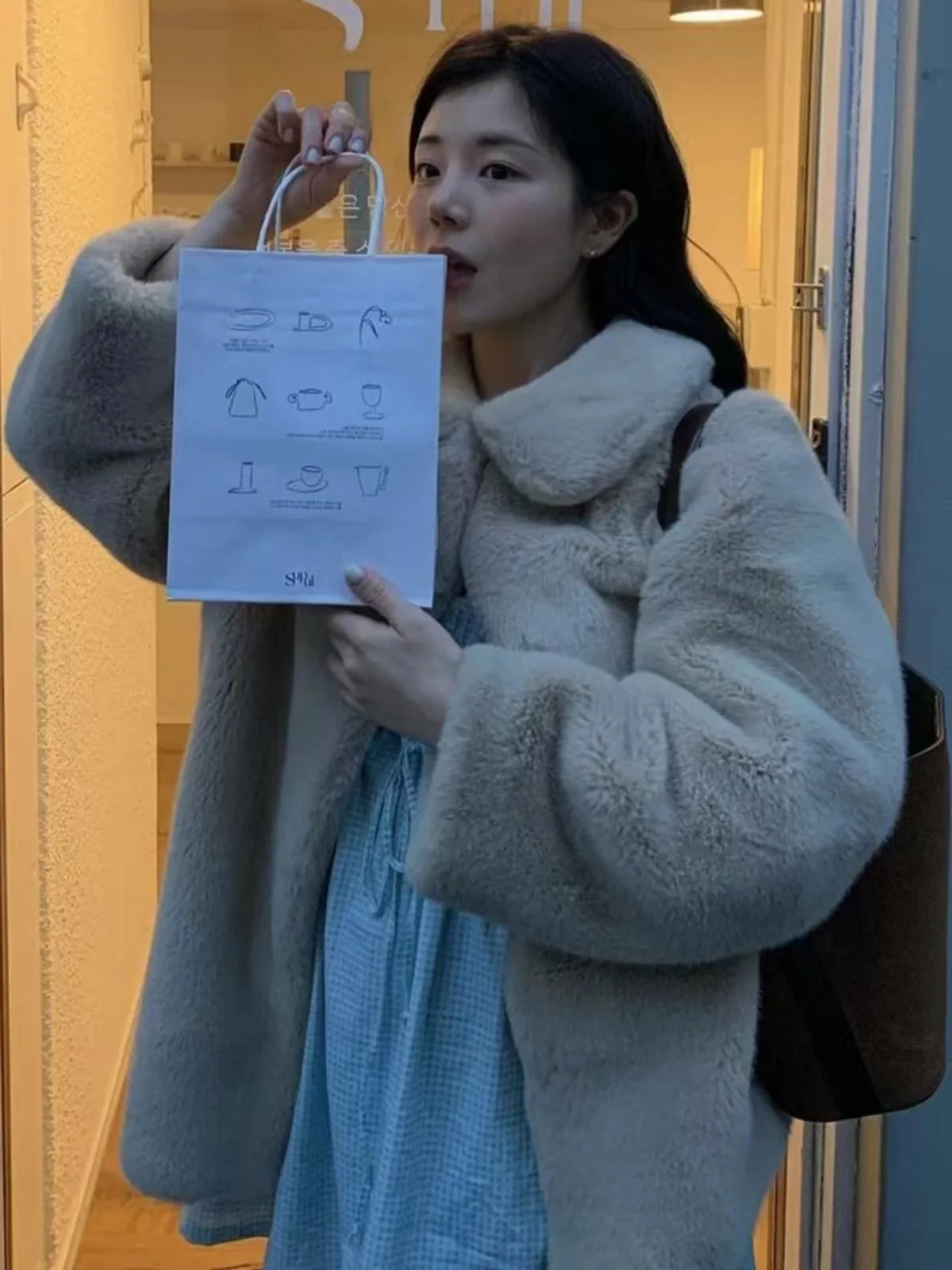 Korean Drama Inspired Women's Short Coat Jacket Fur Lined Single Button Medium Length Big Coat Winter Outerwear