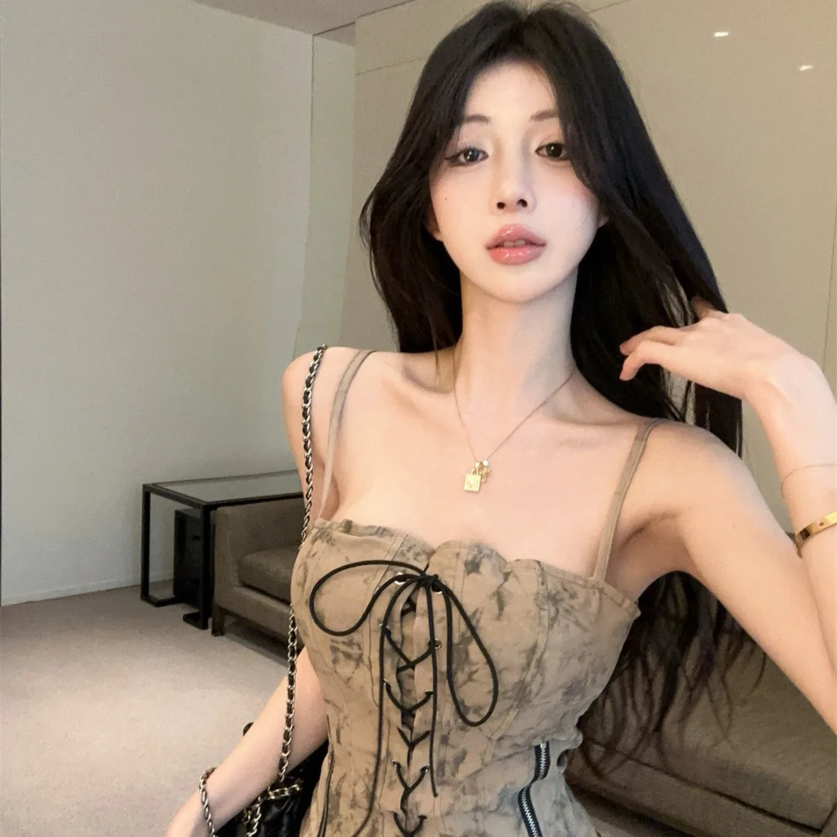 Street Sle American Tie Dye Crop Top da donna con cinturino ort Faionable oulder Baring Trendy Streetwear Autunno 2025