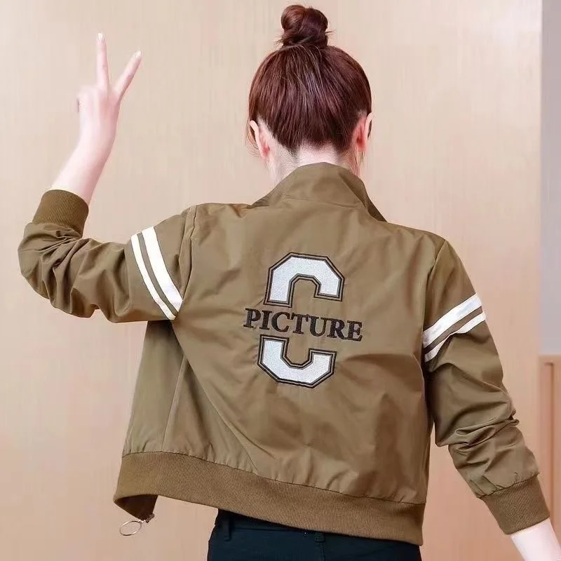 

2025 Fashion Letters Coats Women New Spring Autumn Khaki Short Coat Casual Jacket Tops Pocket Short Baseball Outerwears Female