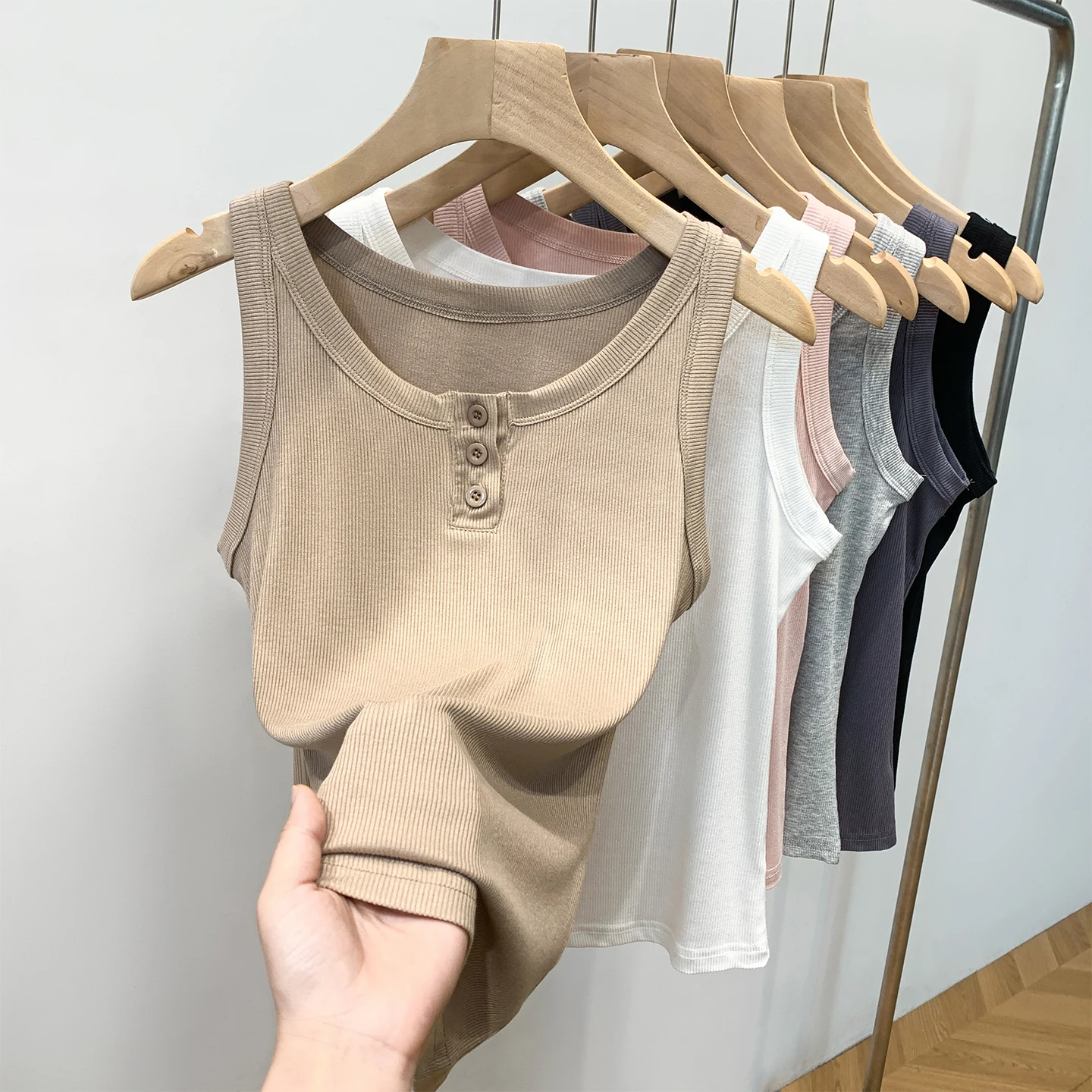 Base Layer Top - เสื้อกั๊กถักไหมพรมสำหรับผู้หญิง แบบบาง ใส่เป็นเสื้อนอกช่วงฤดูร้อน สายคล้องไหล่กว้าง ทรงบอดี้สูท ช่วยกระชับสัดส่วน