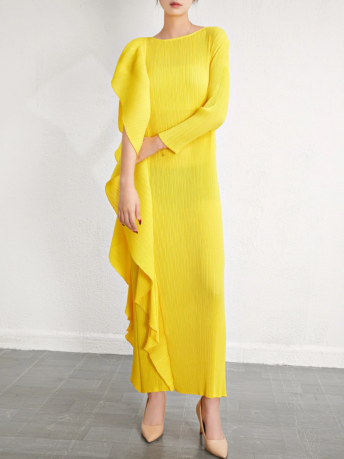 

Fashion Slim-fit Elegant Long Dress Women's Design Irregular Pleated Waist Dress