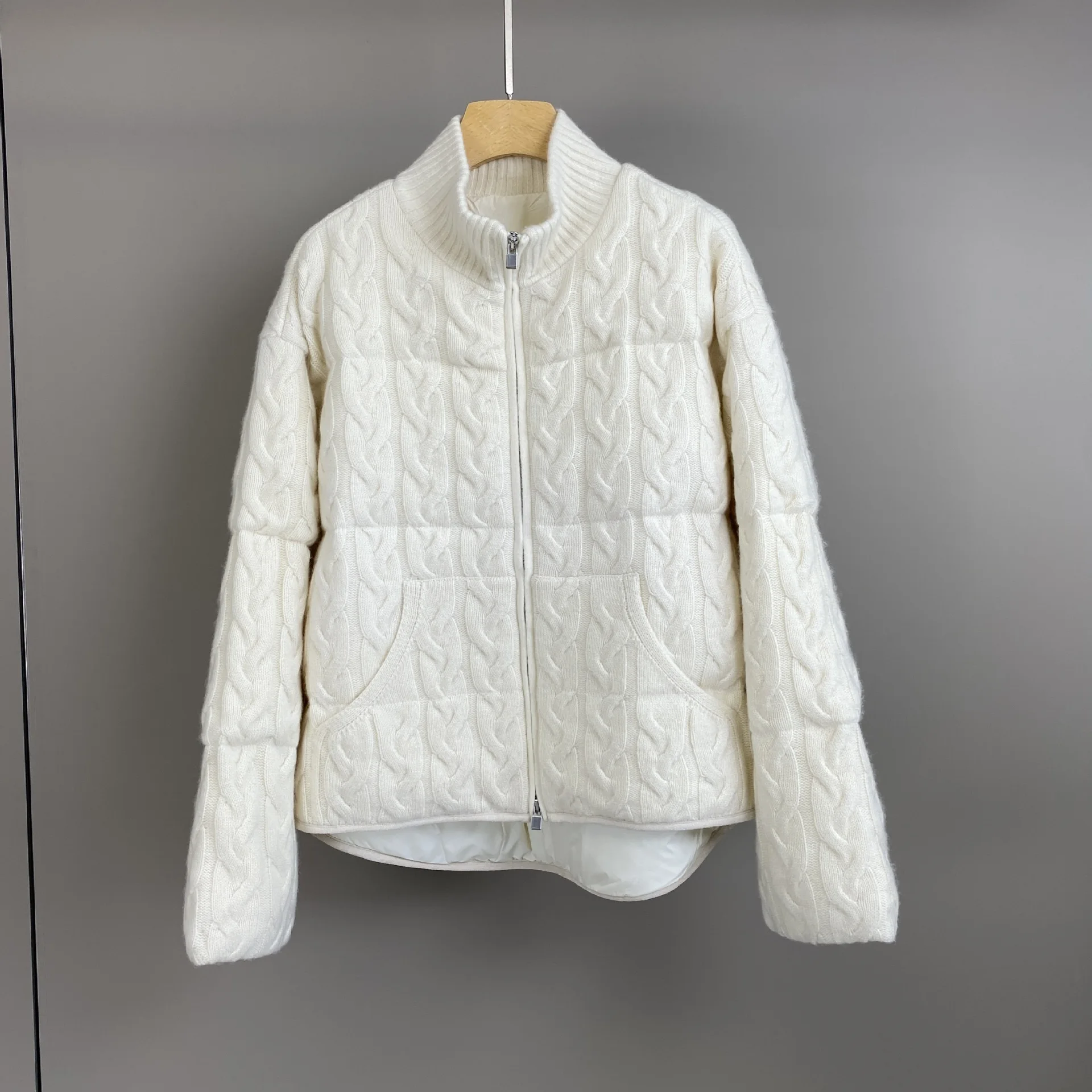 Herbst und Winter neue hochwertige gestrickte Stehkragen gestrickte Kaschmir-Gänsedaunenjacke modisch und vielseitig lässig