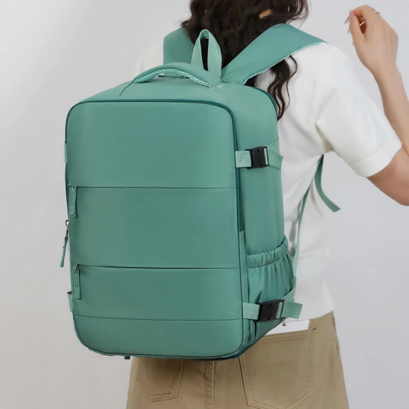 

The new model features a 180°-opening design for a comfortable shoulder bag, perfect for travel, outdoor activities, business