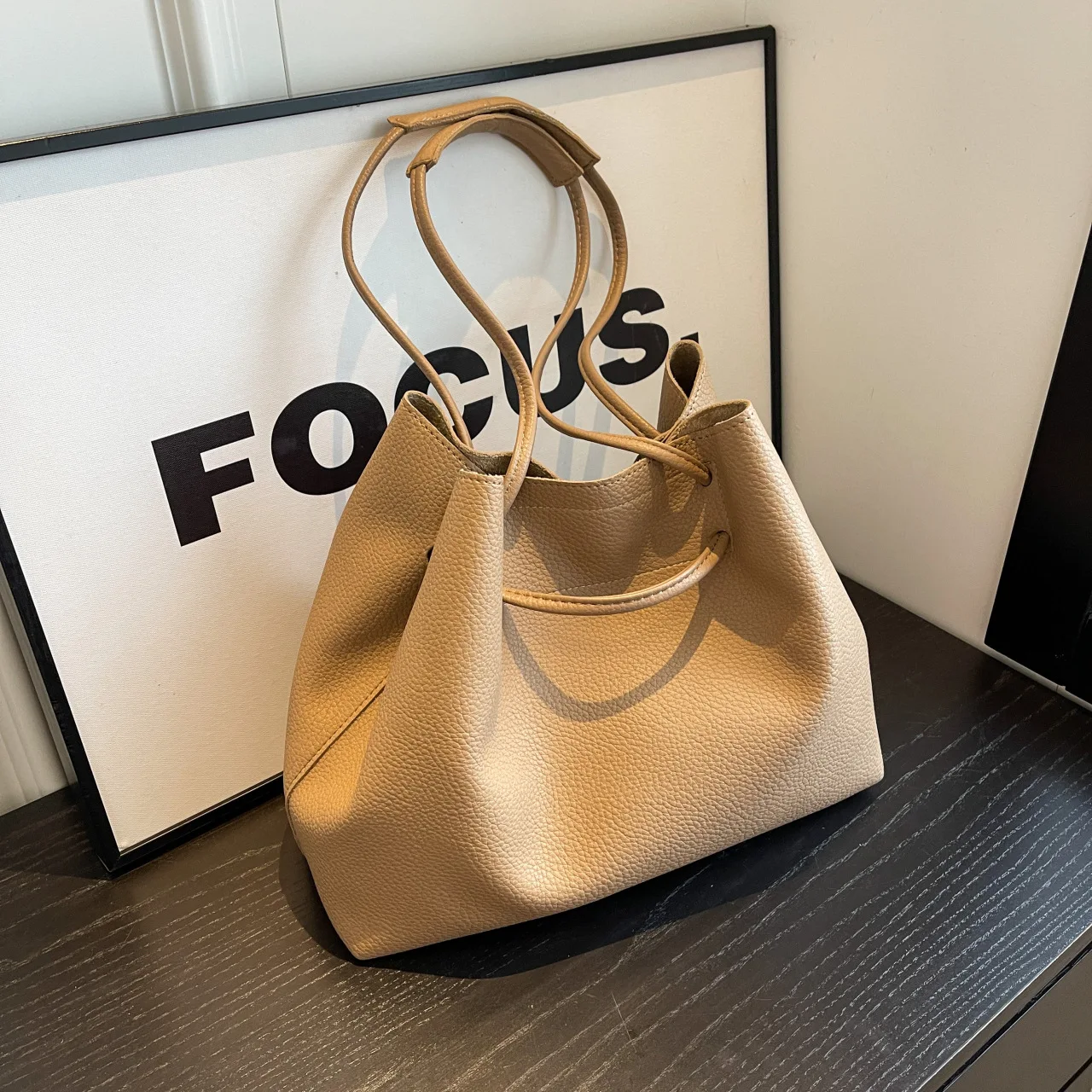 

2025 Elegant Tote Bag, Stylish Shoulder Purse for Women, Fashion Underarm Bag, Versatile Day-to-Night Bag, Chic Commuter Bag