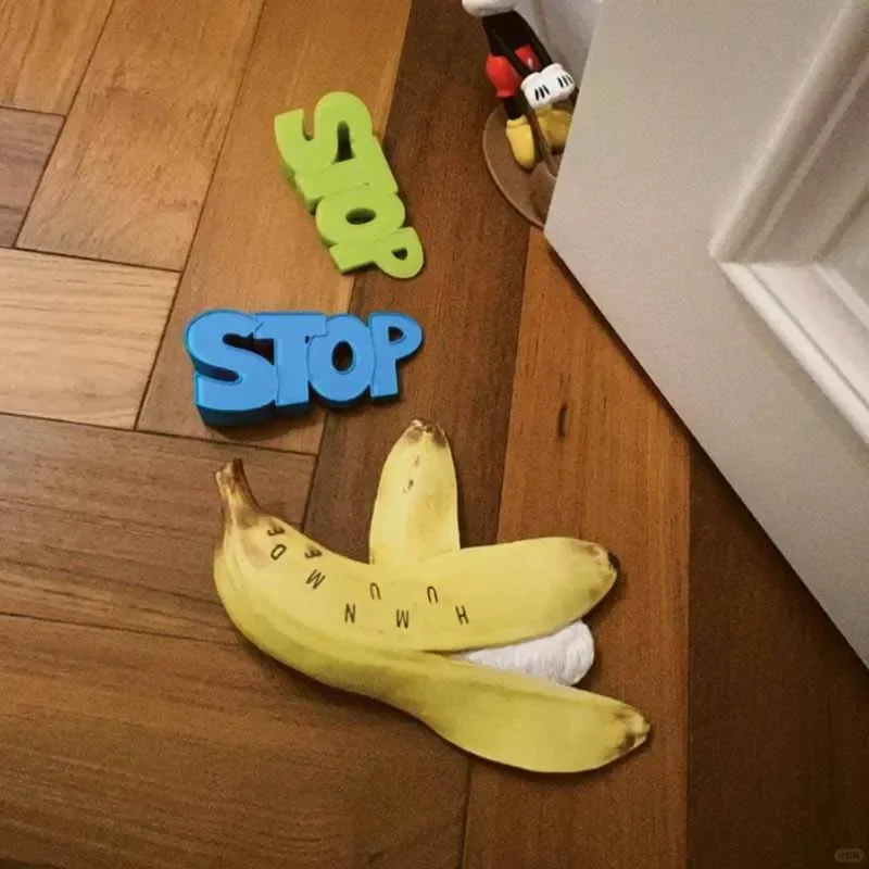 

Modern Creative Banana Skin Design Doorstop Figurines Cute Desktop Decoration Home Cartoon Gift Ornaments Living Room Miniature