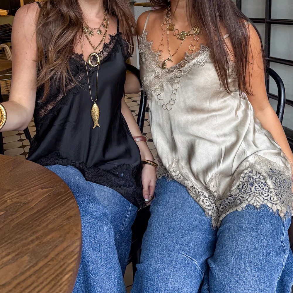 Vrouwen Retro Boho Kanten Afwerking Satijnen Tank Tops V-hals Zijden Hemdje Tops Asymmetrische Backless Spaghetti Band Tank Cami Shirts