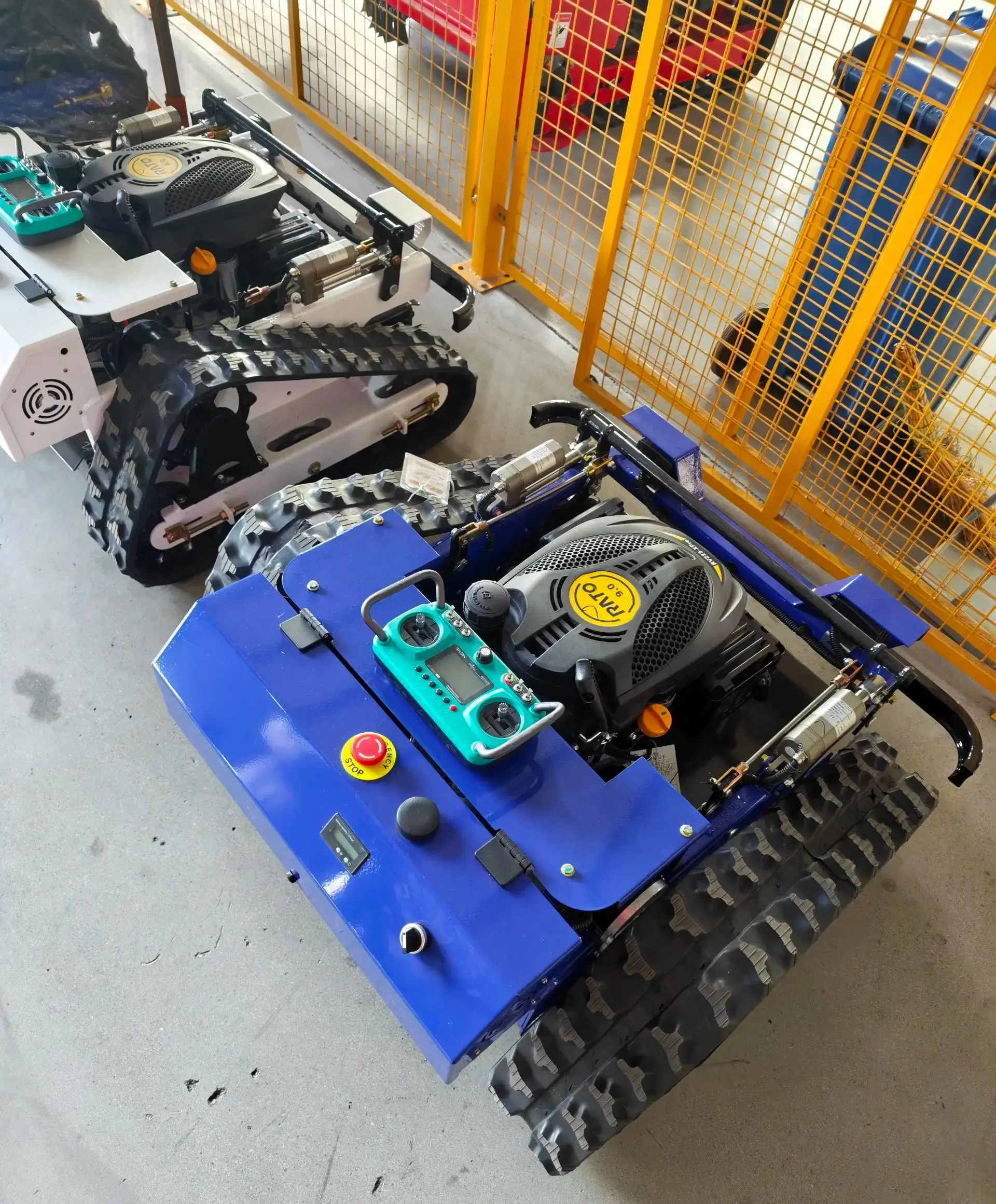 New cost-effective portable automatic cordless remote control lawn mowing and weeding machine