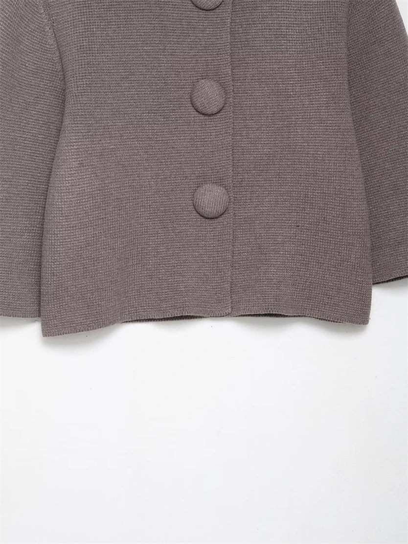 여성 니트 가디건 2025 신상품 패셔너블한 여성 니트 가디건 커버드 버튼 디자인