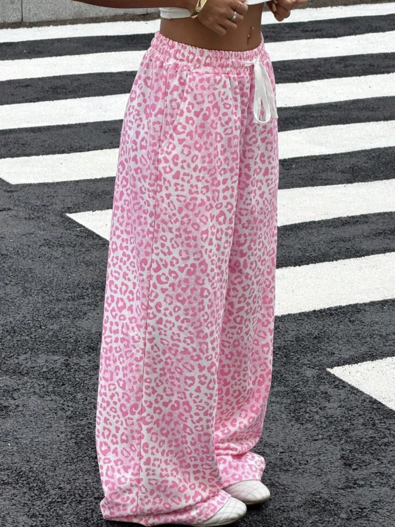Unisex-Hose mit geradem Bein, lange Hose mit 3D-Look und rosa Leopardenmuster, schnelltrocknende Hose, lässige Sport- und Freizeit-Hose für Damen und Herren, lockere Y2K-Streetwear-Hose. – Detail 6