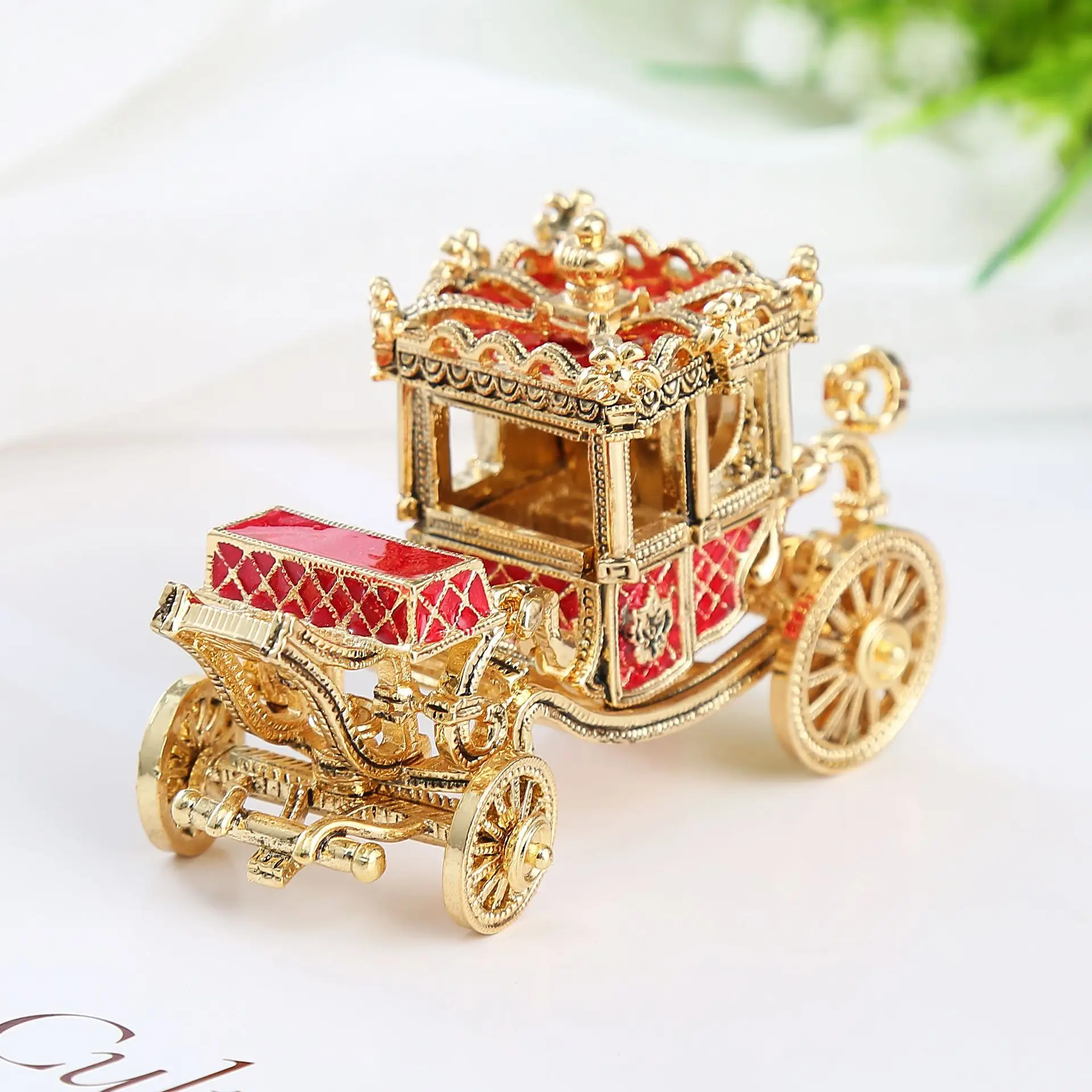 Diamond inlaid enamel painted metal crafts, crown carriage, home small ornaments