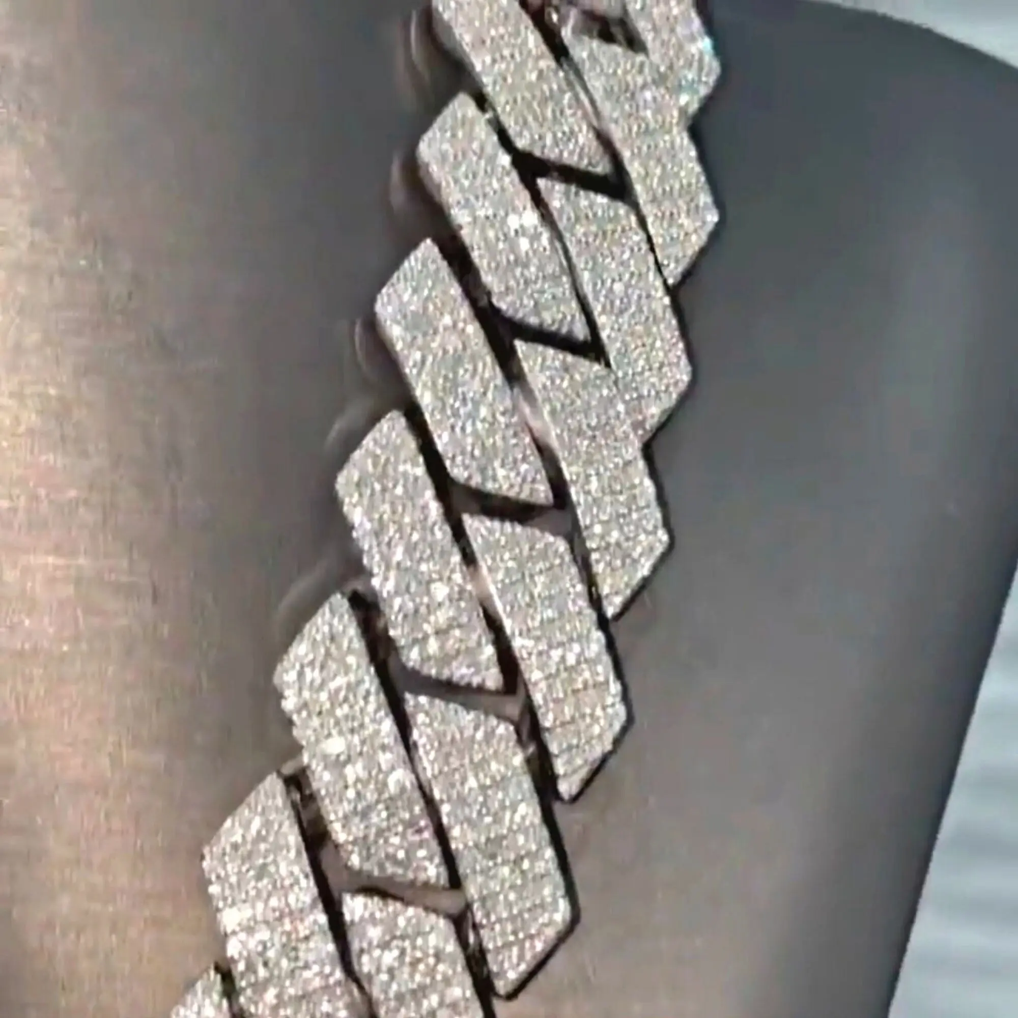 High Quality Customized 20 Mm Cuban Link Moissanite Diamond Chain 925 Sterling Silver White Gold Diamond Chain