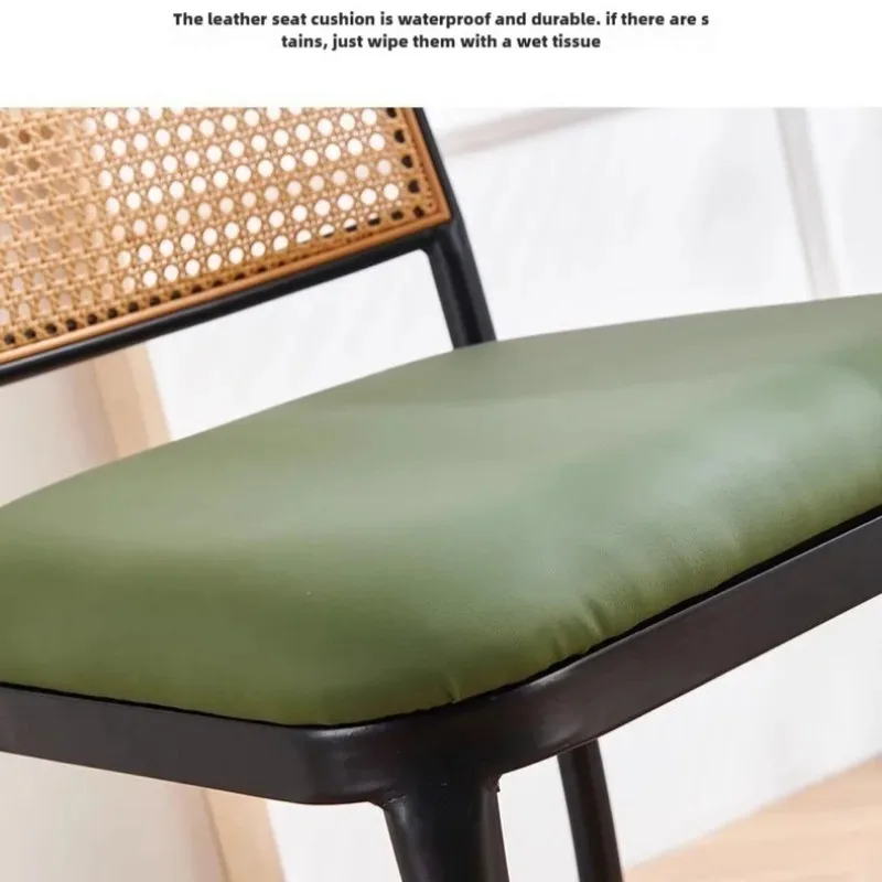 Kursi bar tinggi untuk meja resepsionis kedai teh susu, kursi bar santai dari rotan, kursi bar besi dengan sandaran, kursi bar untuk rumah