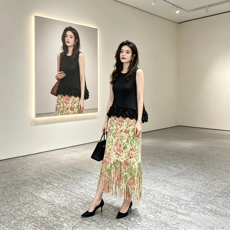

Miyake Pleated 2026 New French Elegant Sleeveless Top and Floral Tassel Skirt Two-Piece Set for Women Summer Vacation Style