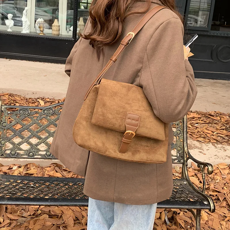 

2024 Korean women's bag autumn and winter new retro single shoulder armpit bag casual small square bag crossbody bag