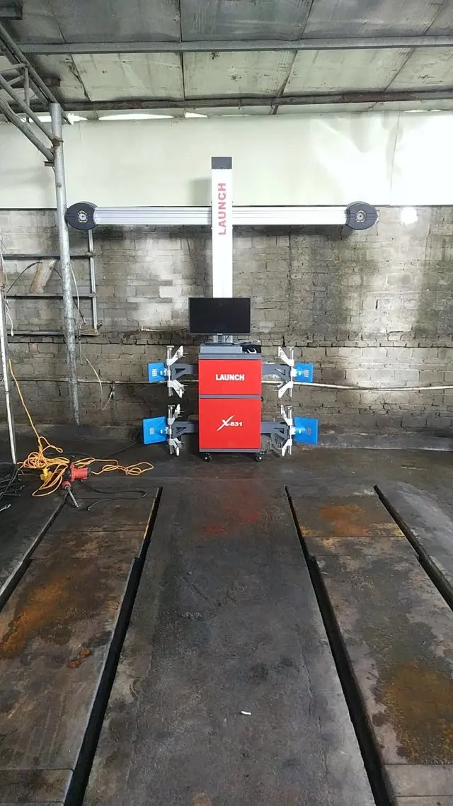 آلة محاذاة عجلة إصلاح السيارات عالية الدقة ثلاثية الأبعاد من LAUN CH