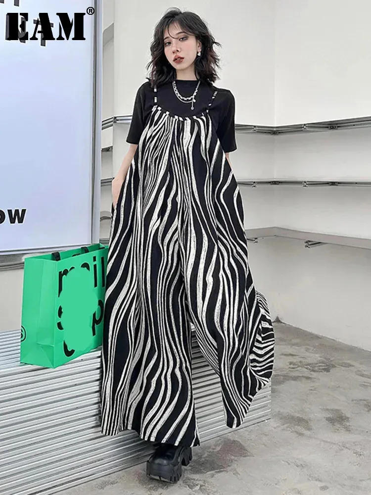 

[EAM] Women Black Striped Printed Long Big Size Jumpsuit New High Waist Pocket Stitch Pants Fashion Spring Autumn 2024 1DH4537