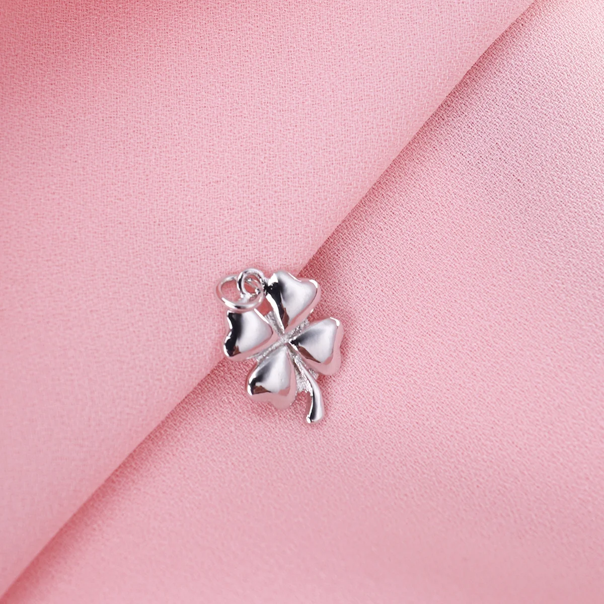 

Four Leaf Pendant Silver Necklace Charms Couple Matching Jewelry Smooth Surface High Quality Gift Anniversary