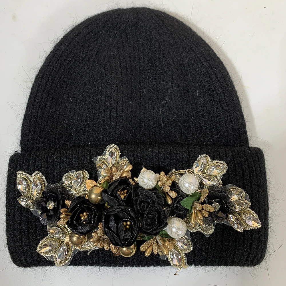 2023 New Designer Brand Rabbit Fur Knitted Hat with Flower Bouquet Pearls Winter Hats Lady Soft Warm Wool Skullies Beanies