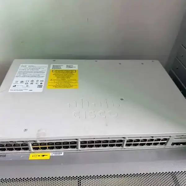

Рабочий коммутатор Cisco C9200L-48P-4X-E, 48 портов