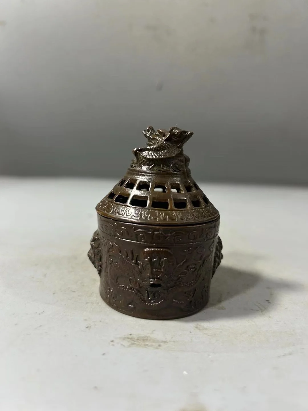 A collection of second-hand copper ware, double dragon hollowed out incense burners, incense burners, made in the Qianlong reign