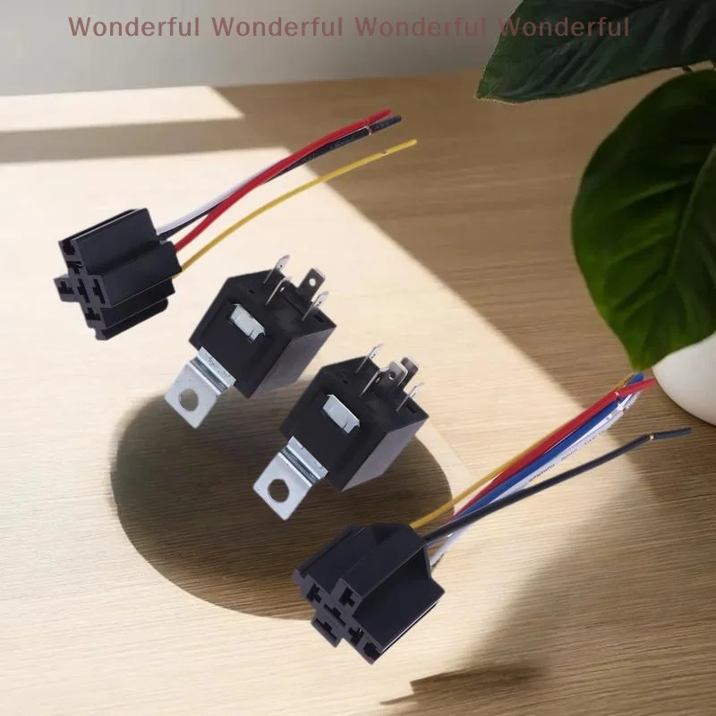 ملحقات السيارات المقاومة للماء: مرحل سيارة 12 فولت 4/5 دبوس مع 40 أمبير SPST؛ الصمامات السلكية المسبقة والأسلاك وقاعدة المقبس.