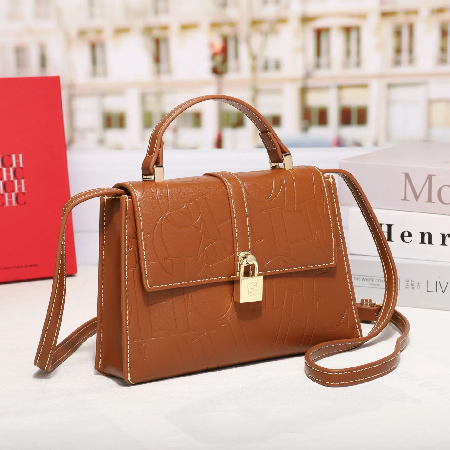 حقيبة يد نسائية متعددة الاستخدامات ذات علامة تجارية كارولينا هيريرا الفاخرة الخفيفة بتصميم كلاسيكي منقوش حقيبة كروس كلاسيكية #5