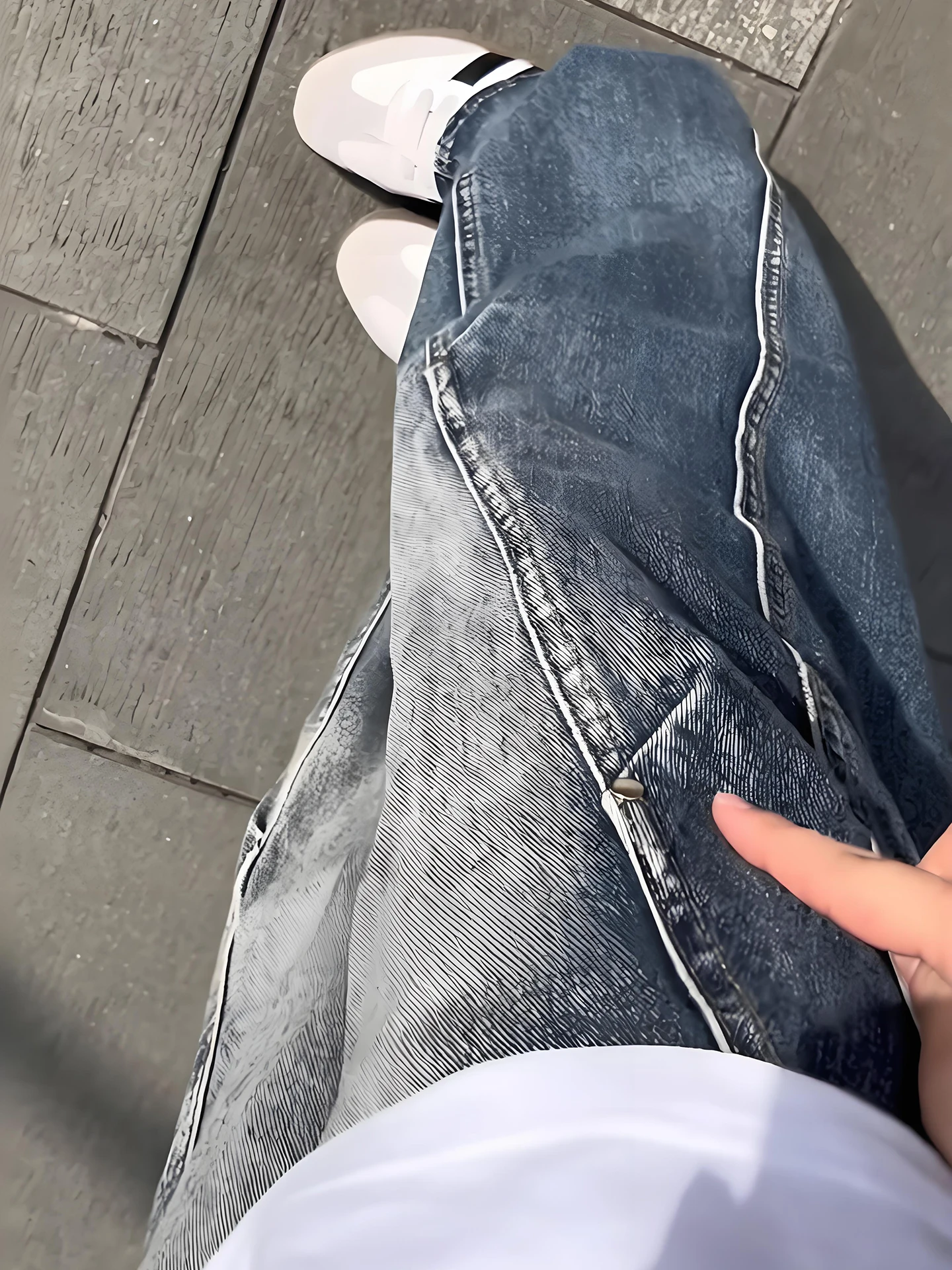 

Retro Blue Denim Jeans Men's Rivet Design American Workwear Pants Patchwork Flared Straight Leg Jeans Knife Cut