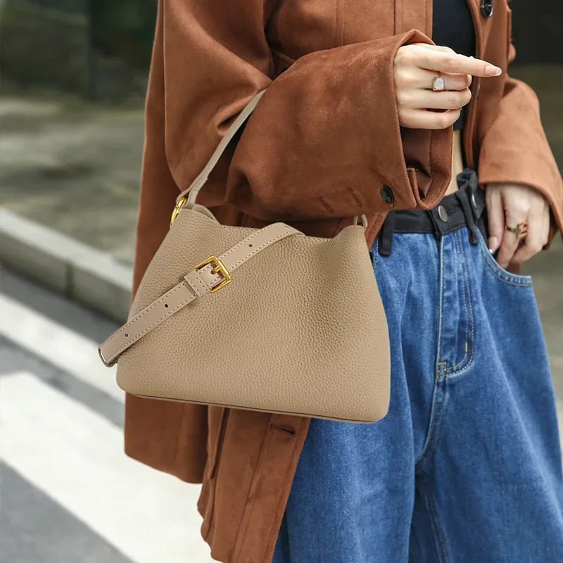 

2024 Soft Cowhide Bucket Handbag Female Niche Fashion Commuter Shoulder Crossbody Bag