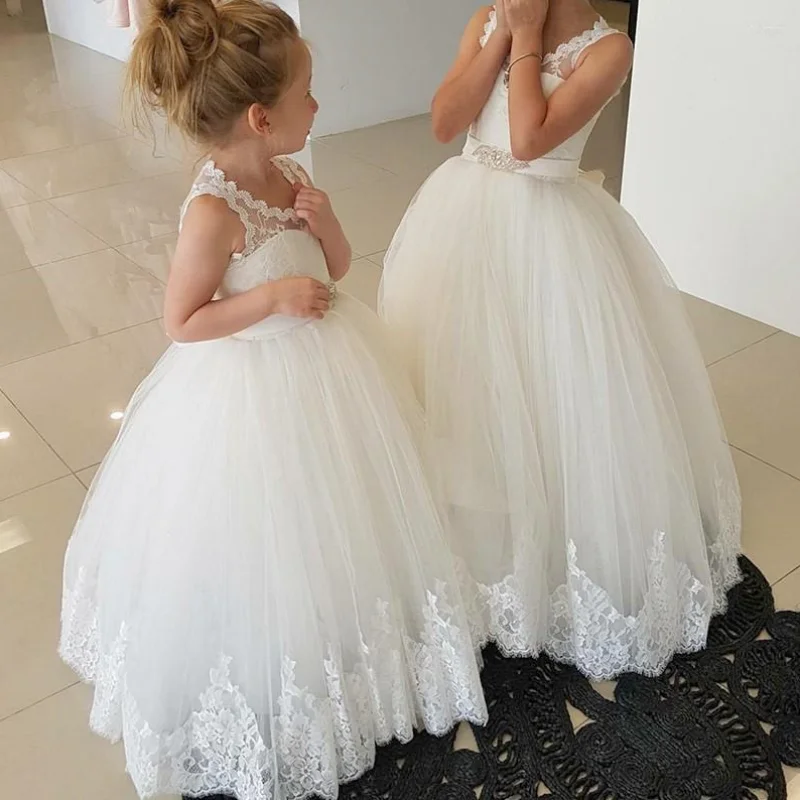 

Flower Girl Dresses White Tulle Puffy With Lace Appliques Keyhole Back And Beaded Belt Wedding Birthday First Communion Gowns