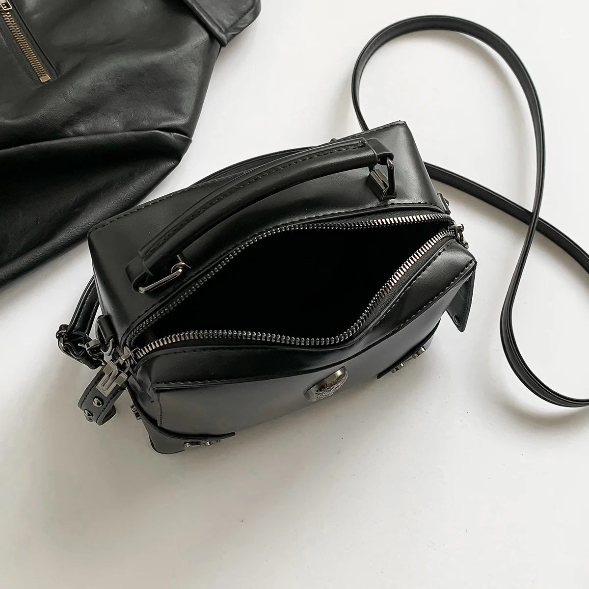 Niche design punk motorcycle style skull handbag, Halloween dark cool all-match solid color crossbody bag, image 6